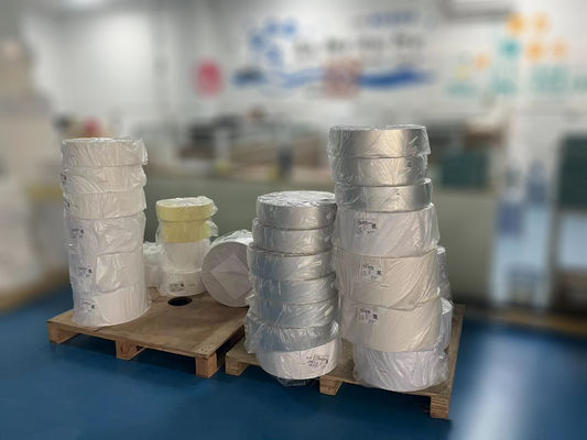 Etichette in bianco adesivo Jumbo Roll BOPP impermeabile 75μ di spessore di faccia Colla ad olio