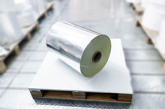 Materiali per etichette autoadesive di PET in bianco e argento chiaro Adesivo ad olio Adesivo adesivo tipo rotolo