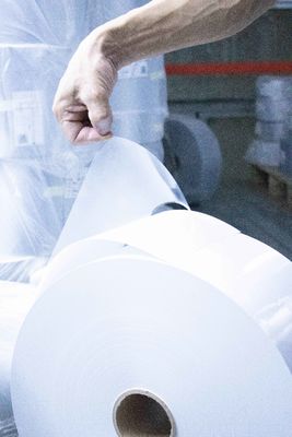 Carta rivestita adesiva a piastra di rame