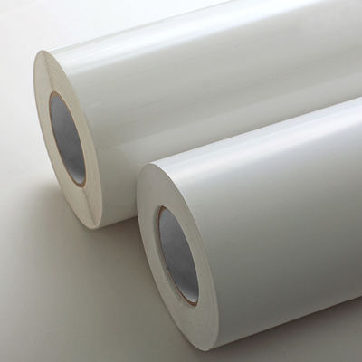 Materiale per etichette stampate con carta rivestita da 80 gm con spessore pari a 72±5% e resistenza alla buccia ≥ 9N 90°