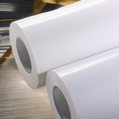 Buon prezzo Materiale di etichetta carta bianca di vetro 80 g carta rivestita con adesivo acrilico permanente in linea